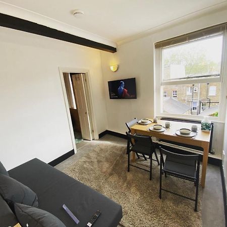 Complete 1 Bedroom Apartment With Wi-Fi, Kitchen, Tv In Heart Of Chiswick, Лондон Екстериор снимка