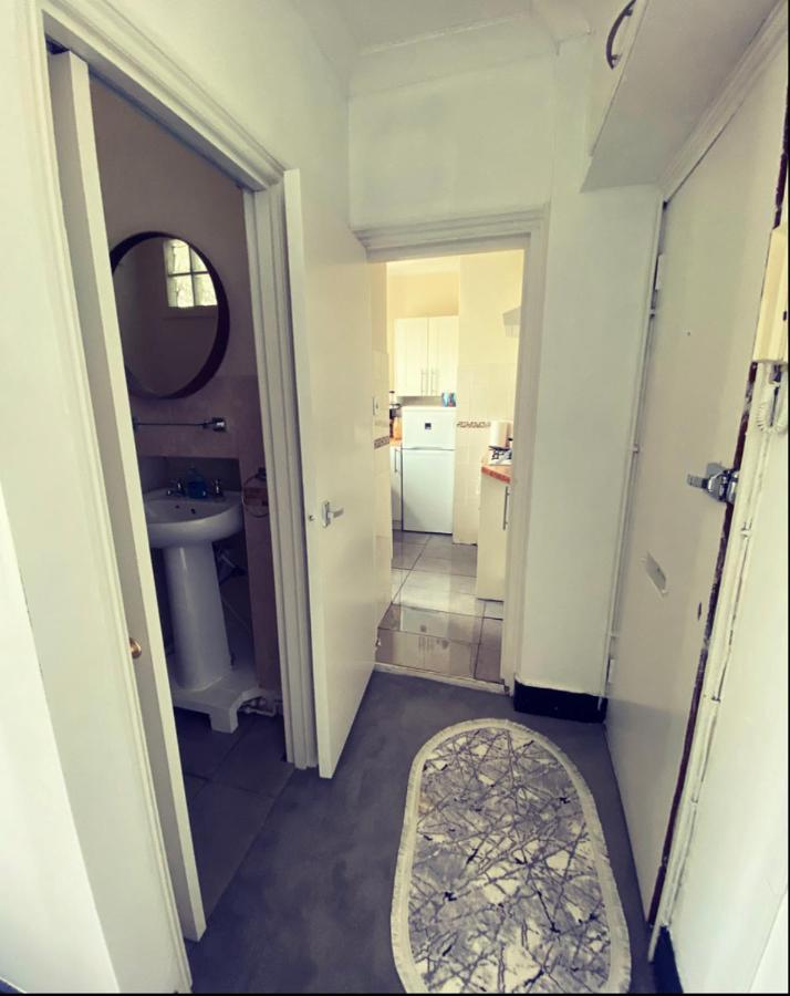 Complete 1 Bedroom Apartment With Wi-Fi, Kitchen, Tv In Heart Of Chiswick, Лондон Екстериор снимка